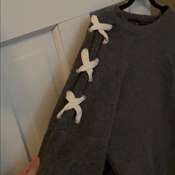 Long sleeve with cross cross - Picture 2 of 4